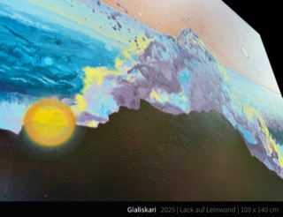 Gialiskari - Gialiskari ist ein nördlich gelegenes Küstendorf mit intensiver Fischereitätigkeit. Zwei seiner herausragendsten Merkmale sind die kleine Kapelle der Analipsis (Himmelfahrt) und der kleine Hafen für die Fischerboote. Ein unvergesslicher Anblick! Während Paare in der kleinen Kapelle auf der faszinierenden Halbinsel ewige Liebe und Treue schwören, bleiben ihre Herzen für immer dort!